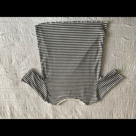 Black/white stripped top with ruffle detailing - Picture 6 of 6